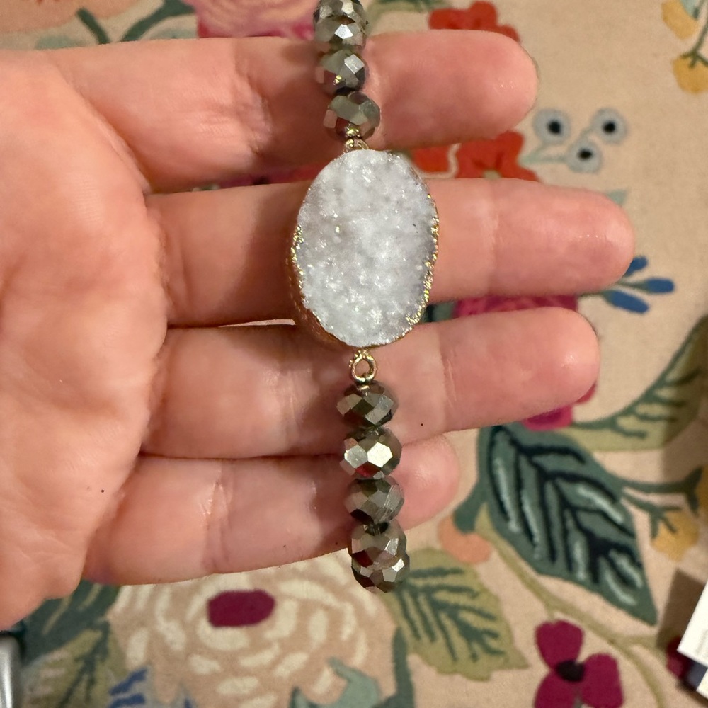 Elegant Silver Druzy Pendant Necklace